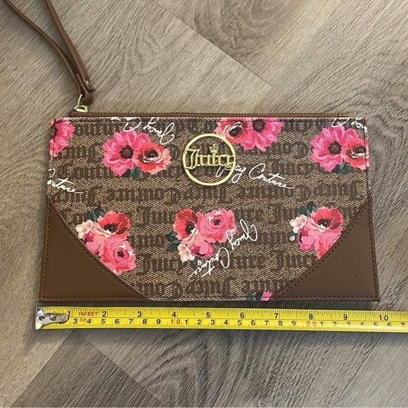 Juicy Couture Wristlet NWOT - Picture 3 of 10